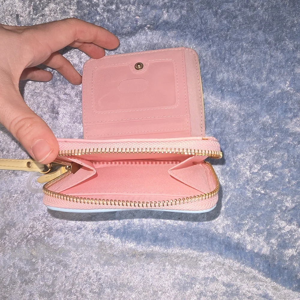 🌟 No Boundaries Pastel Wristlet Wallet - Picture 3 of 4